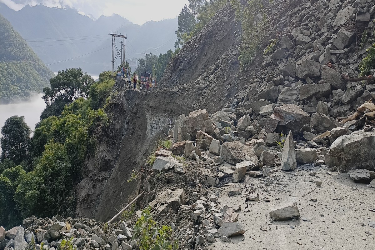 Landslides In Himachal Pradesh: Thousands Stranded, Over 300 Roads ...