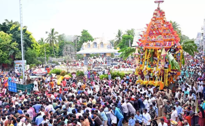 Rathotsavam Seva at Kanipakam Temple Draws Enthusiastic Devotees