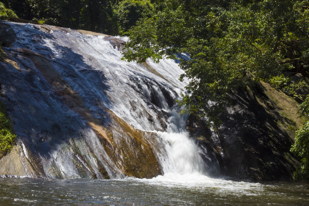 Dhoni Waterfalls